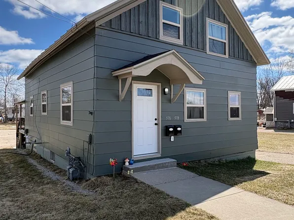 576 Brazeau Ave, Oconto, WI 54153