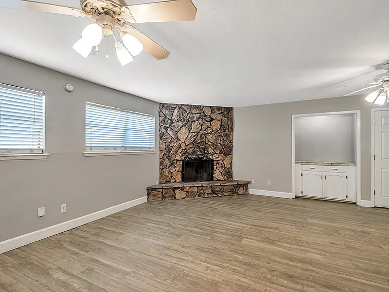 422 W Pecan Ave #D — Photo 12