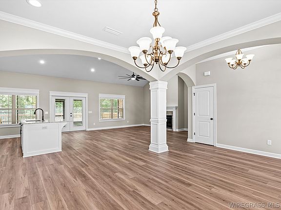 5th image of 402 Bella Dr