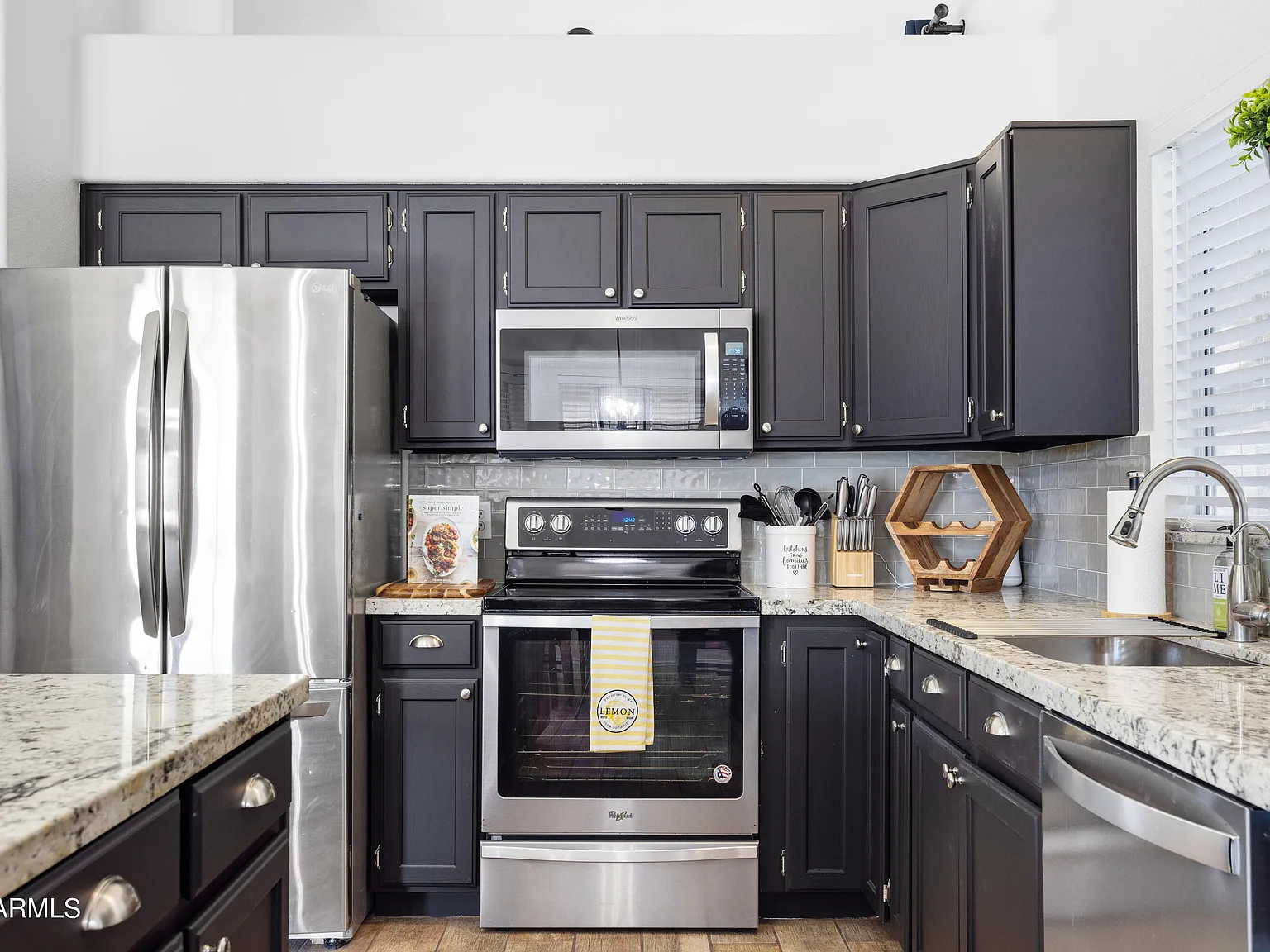 4 bed, 2.0 bath, 1827 sqft, $3,825 — Photo 3