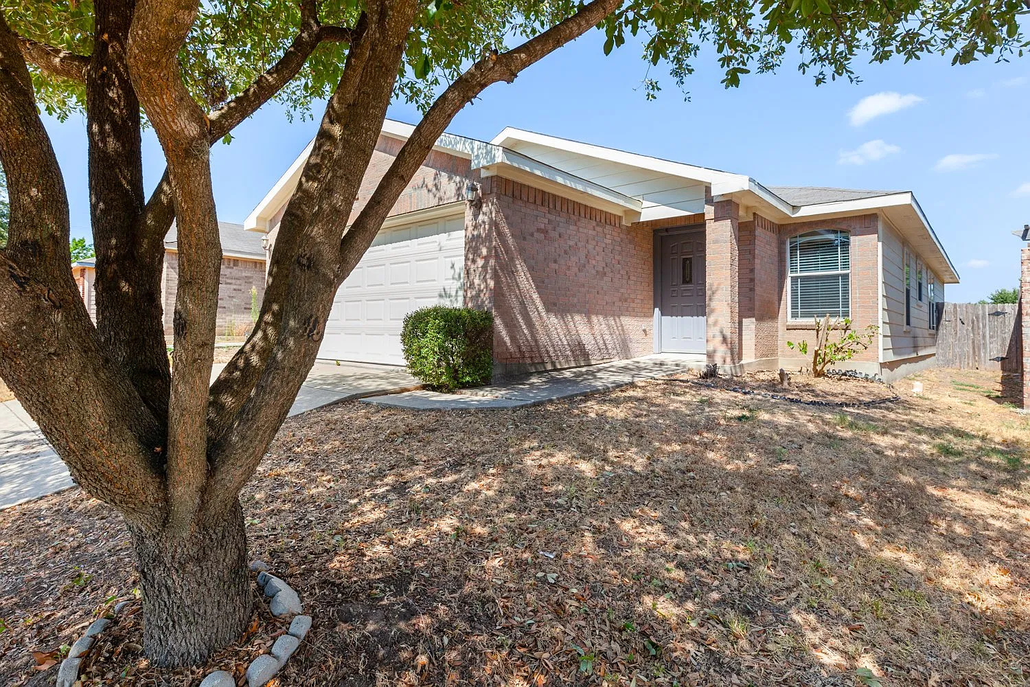 3 bed, 2.0 bath, 1341 sqft, $2,050 — Photo 1