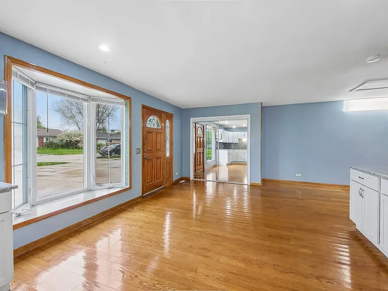 670 Lakeview Ln — Photo 8