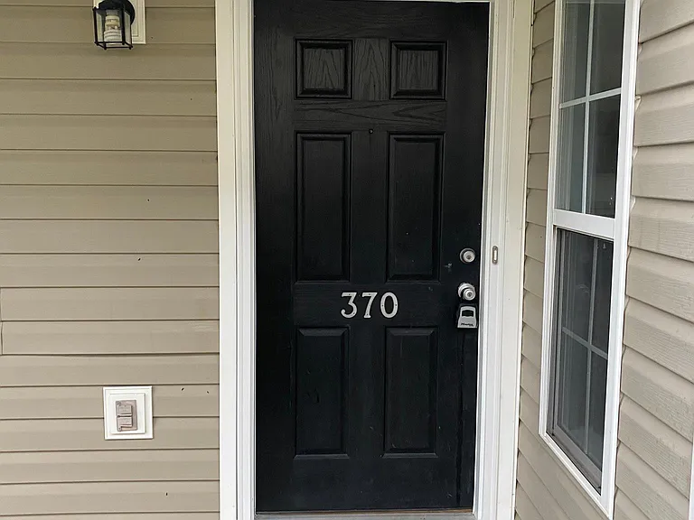 370 Charter Oak Ct — Photo 5