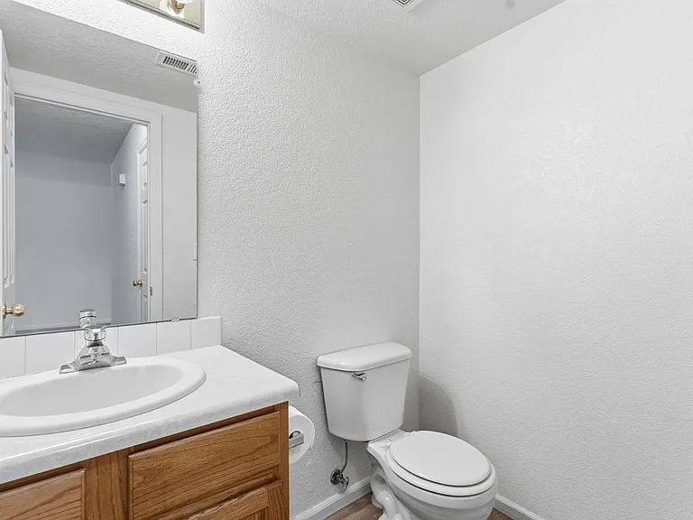 802 Waterglen Dr #D17 — Photo 9