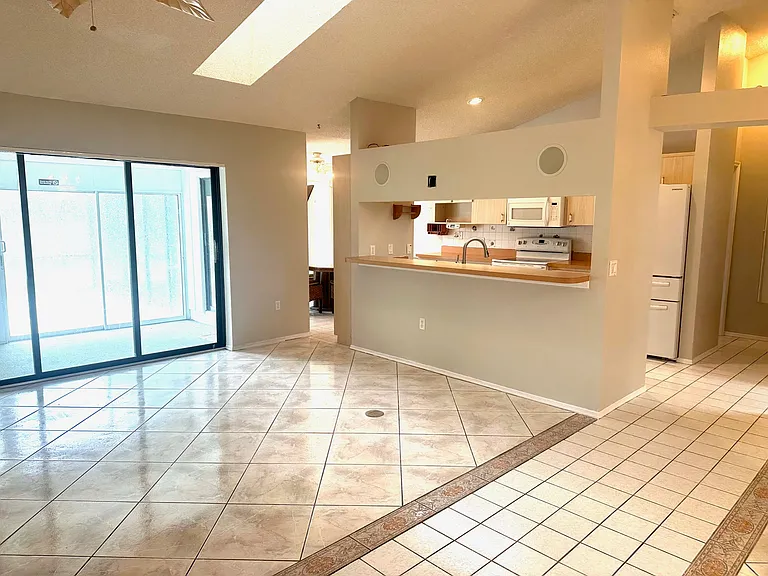 2211 Gold Oak Ln — Photo 6