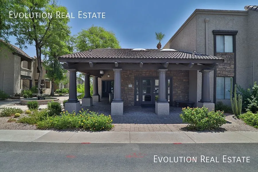2 Bedroom / 2 Bathroom Condo - Deposit Free Move in! — Photo 2