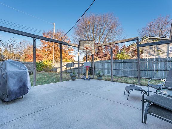 3rd image of 235 Elmdale Ct