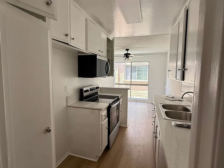 079 - 1306 N Columbus — Photo 9