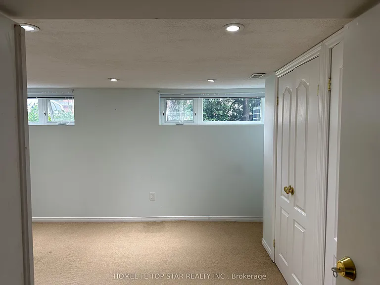 209 W Connaught Ave #BASEMENT — Photo 2