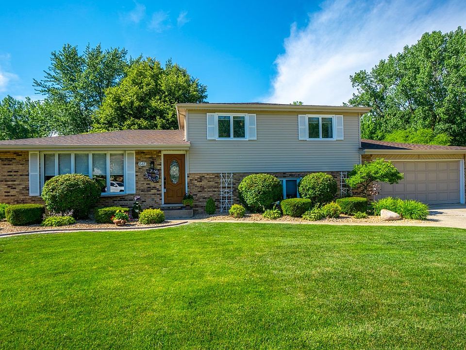 1st image of 641 Hillside Dr