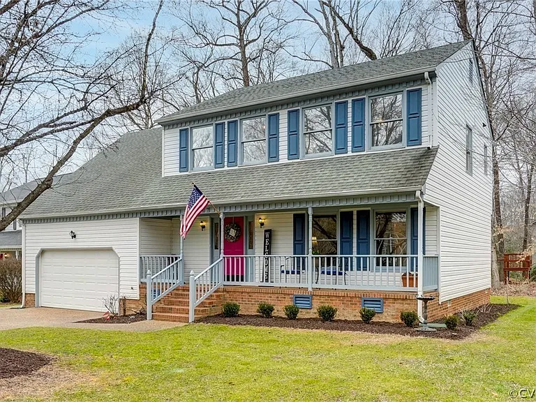 2747 Linden Ln — Photo 1