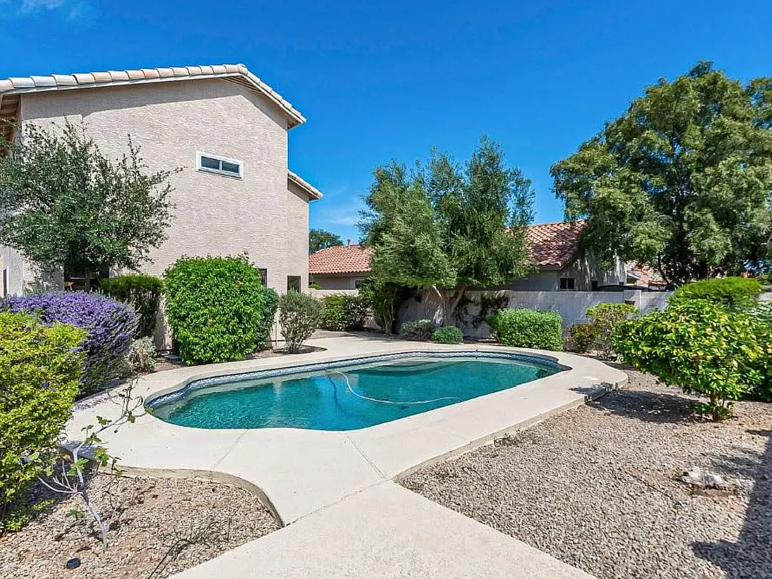 4 bed, 2.5 bath, 1975 sqft, $2,695 — Photo 2