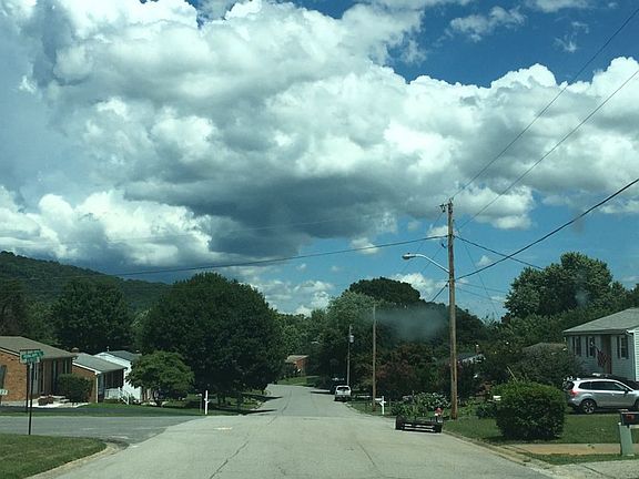 5th image of 2908 Creekwood Dr