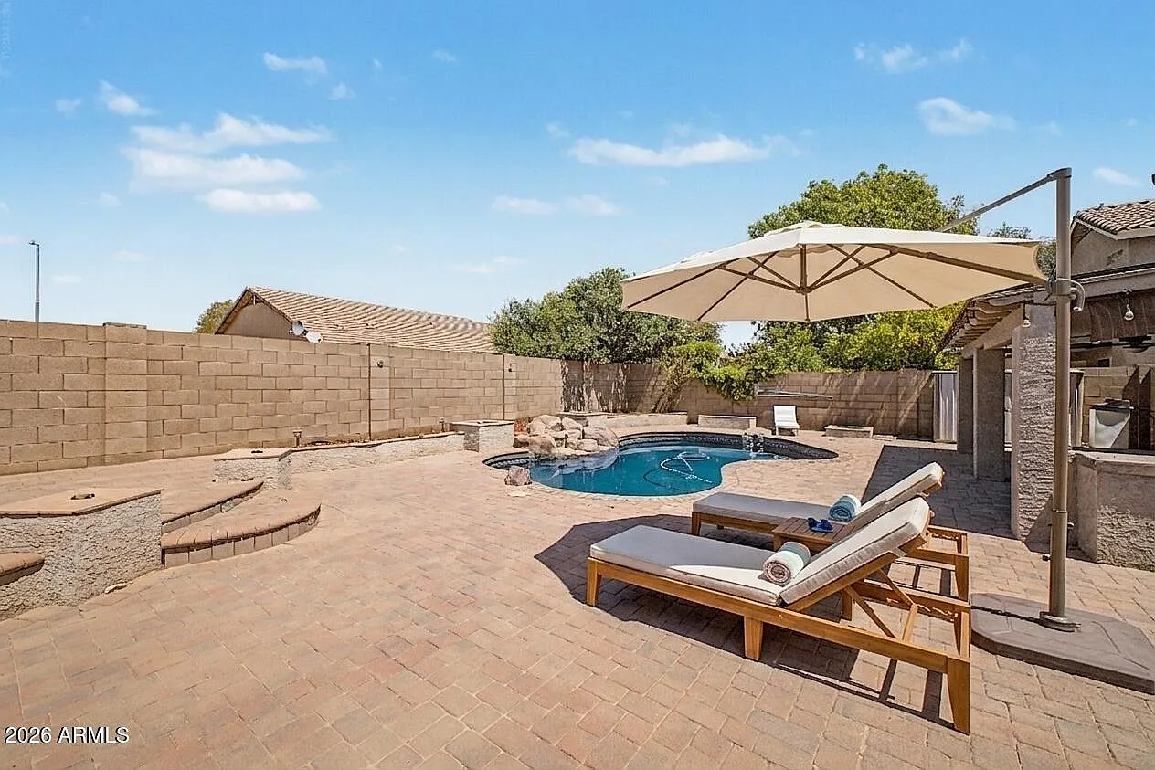 3 bed, 2.5 bath, 1934 sqft, $2,600 — Photo 3