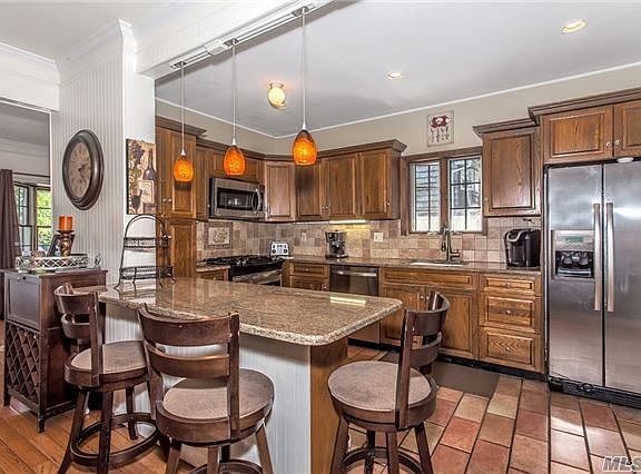 5th image of 576 Gardenia St