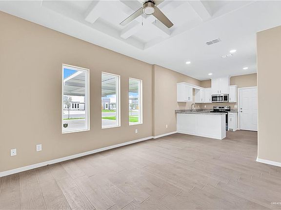 4th image of 2922 W Kenwood St #4