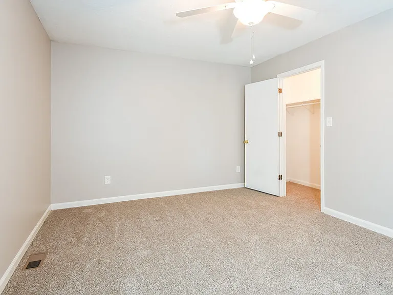 1009 Hicksmil Dr SW — Photo 13