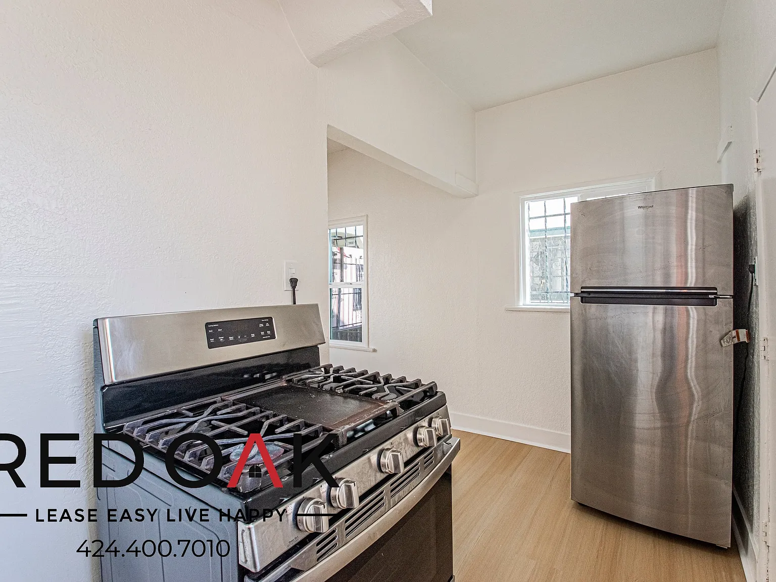 Airy 1-Bed with Stainless Steel Appliances, Air Conditioning and On-Site Laundry in the Heart of ... — Photo 4