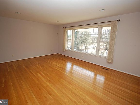 4th image of 10336 Burnside Dr