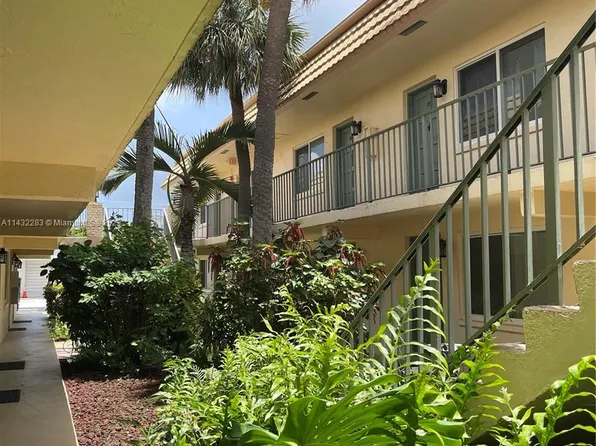 2300 SE 2nd St APT 21, Pompano Beach, FL 33062