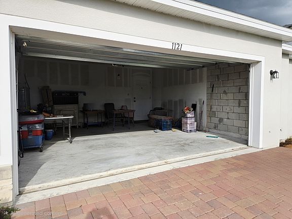 3rd image of 1121 Lexington Ln