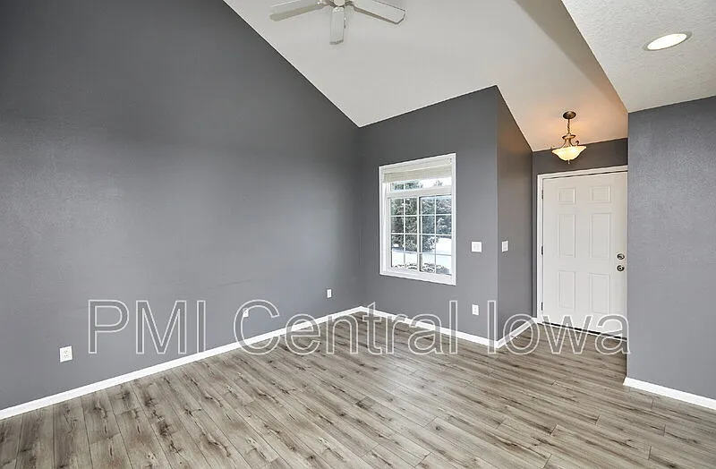 2 bed, 1.5 bath, 1438 sqft, $1,750 — Photo 3