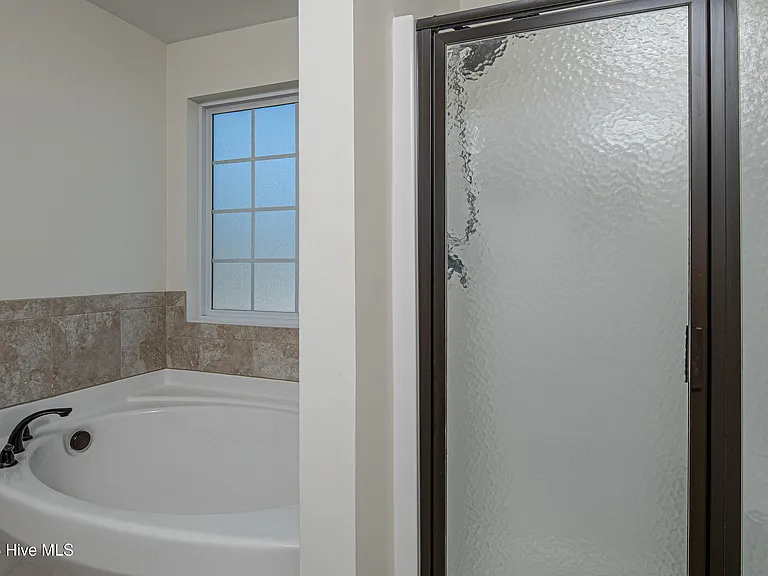 808 Jade Ln — Photo 34