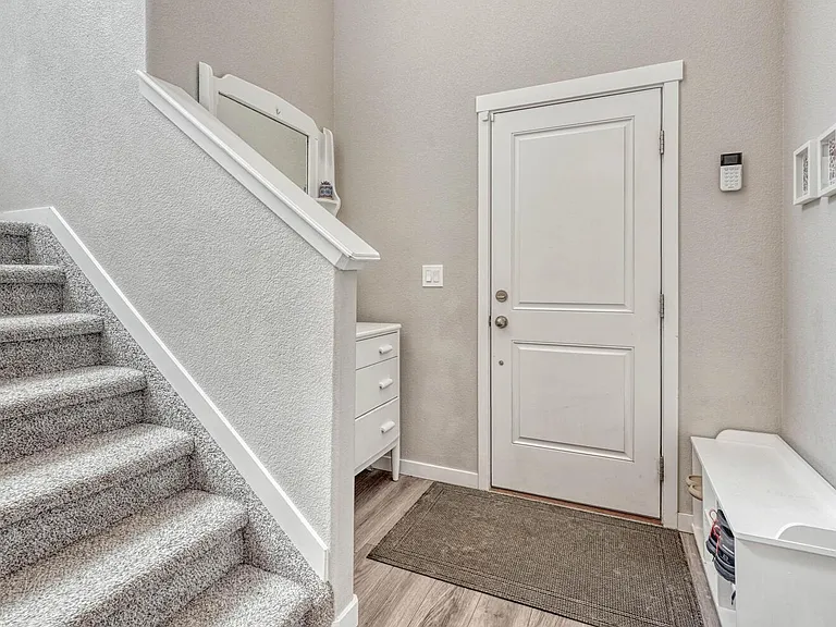 10447 Kalama Dr — Photo 4