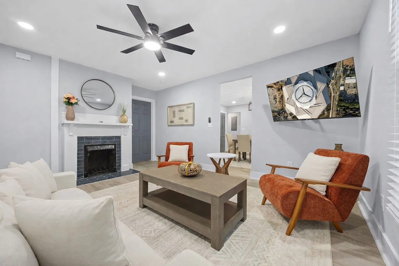 3 bed, 2.0 bath, $6,037 — Photo 2