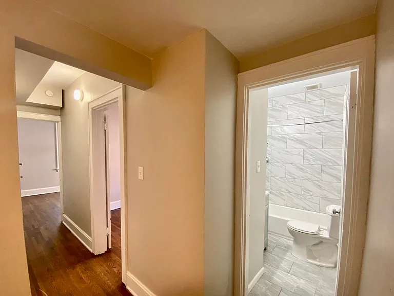 1029 Dana Apts — Photo 14