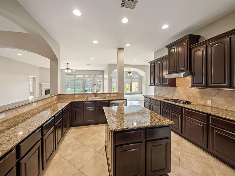 2818 Red Maple Dr — Photo 9