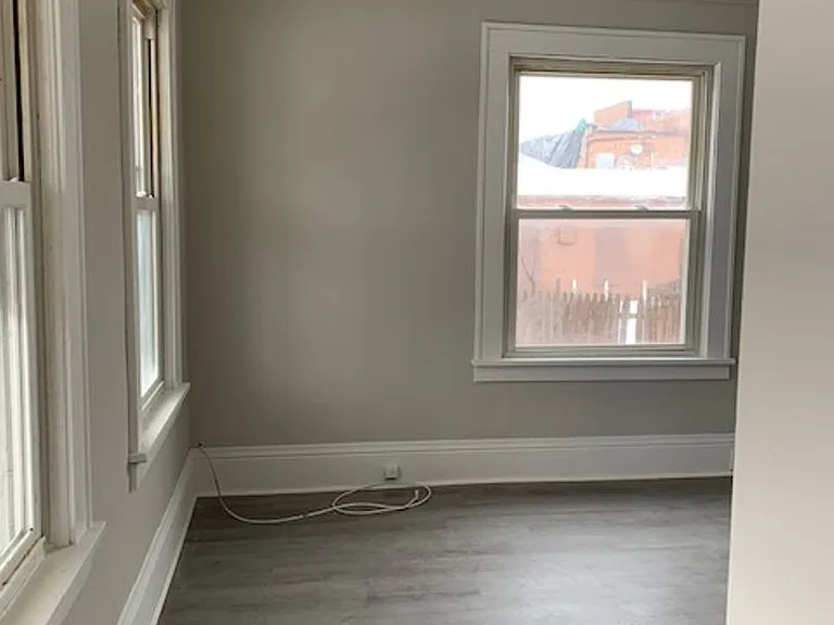 121 S Court St — Photo 4