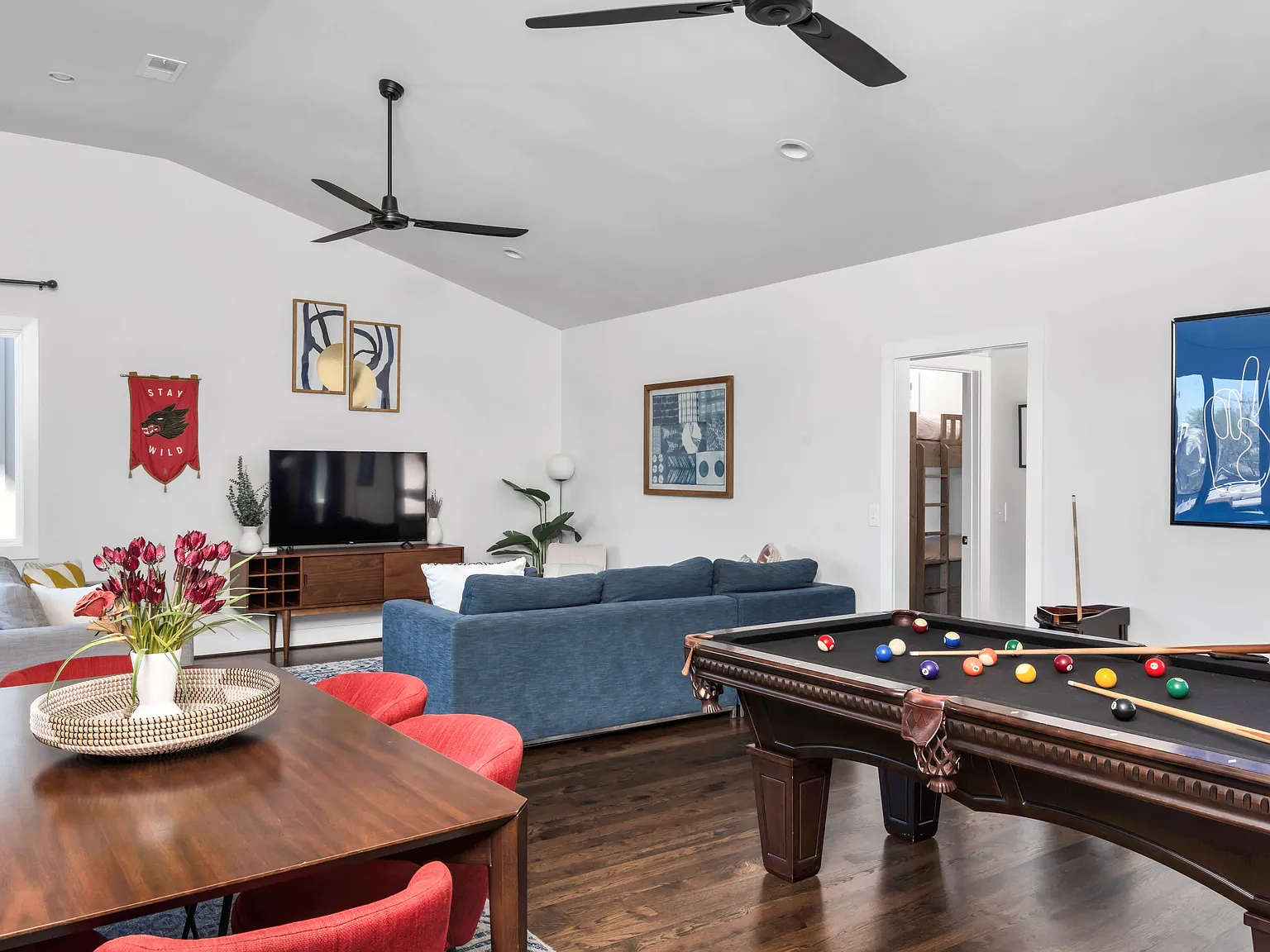 4 bed, 3.5 bath, 4000 sqft, $10,000 — Photo 3