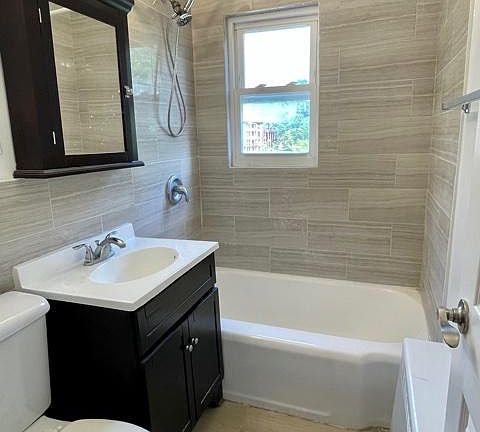 4th image of 296 S Harrison St #4