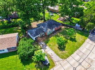 711 Chopin Dr, Saint Louis, MO 63122
