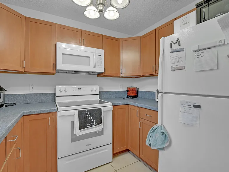 444 Island View Cir — Photo 17