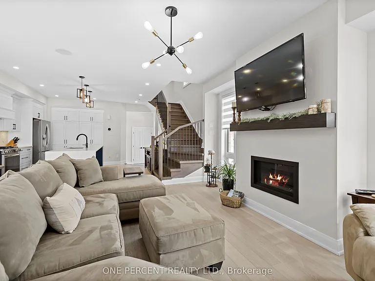 238 Bristol Cres — Photo 12