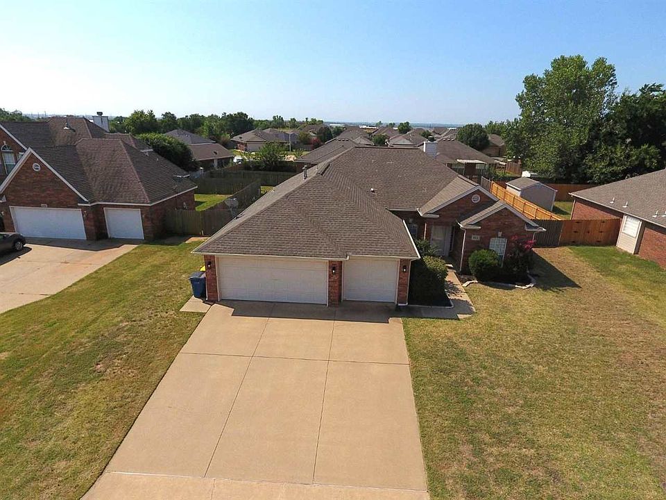 1st image of 811 Lynn Ln