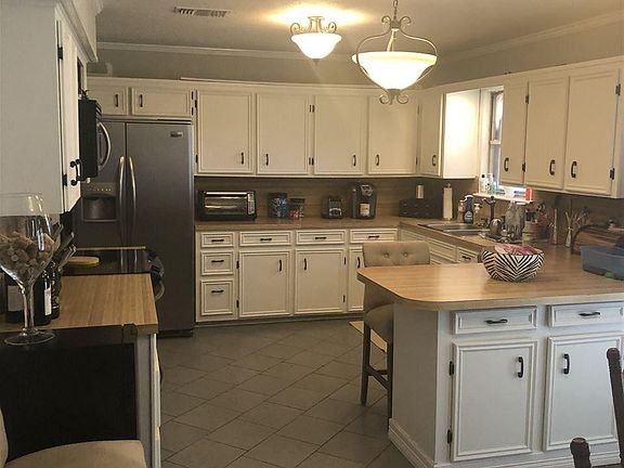 5th image of 719 S 18th St