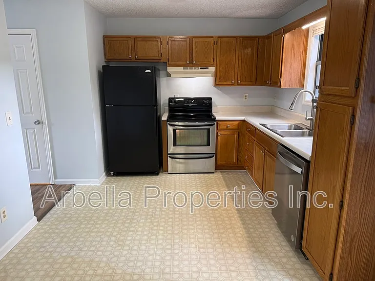 390 Erwin Hwy #2 — Photo 8