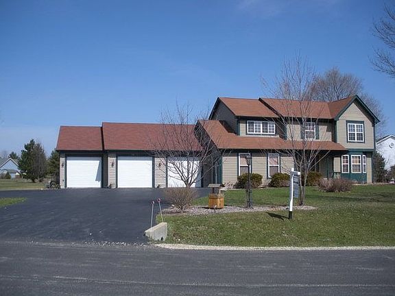 Front view showing 8000 sqft driveway