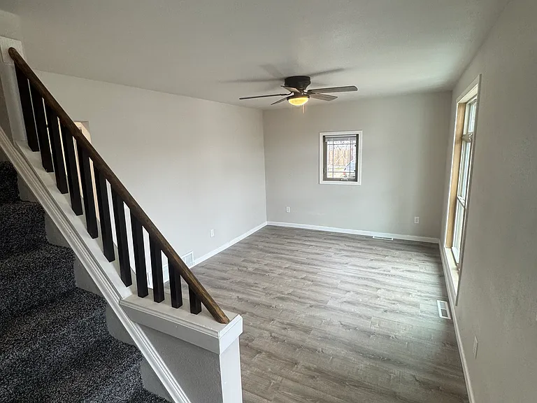 107 Lakeview Dr — Photo 3