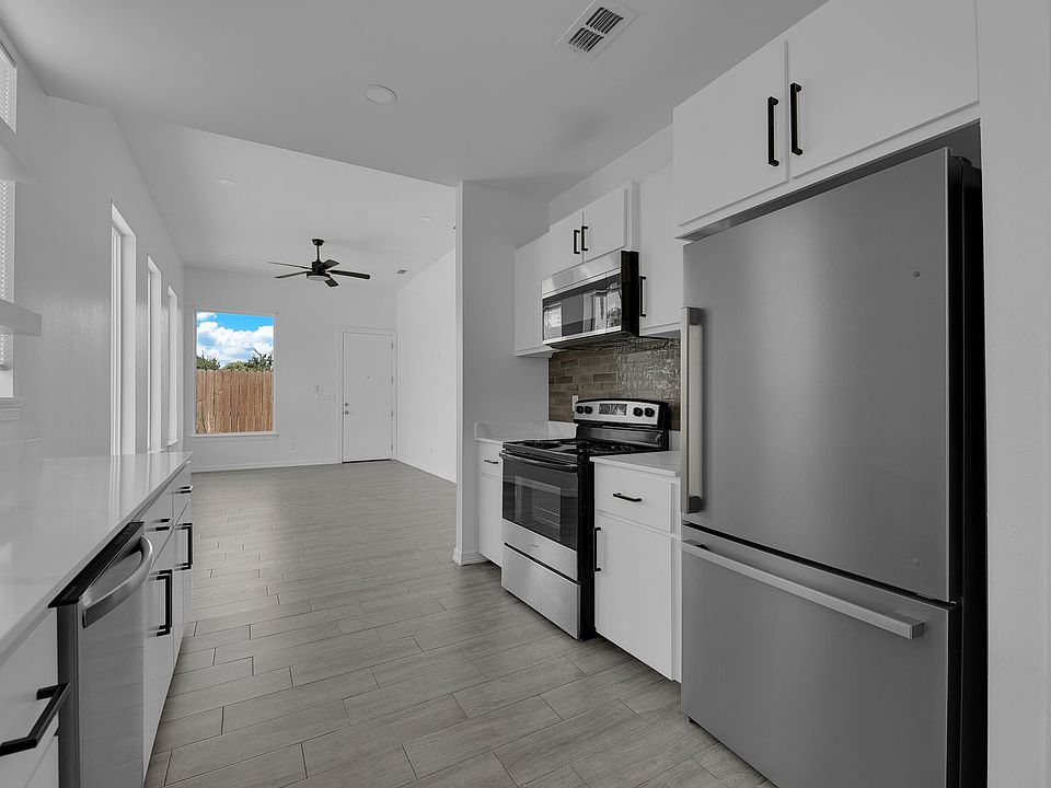 1st image of 1102 E McIntyre St #11022