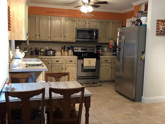 4th image of 13523 Lakewood Dr