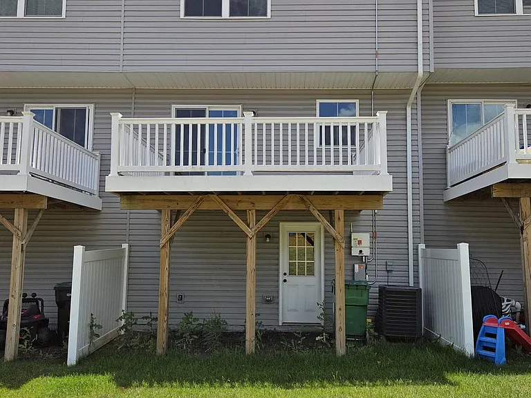 102 Spring Pl — Photo 23