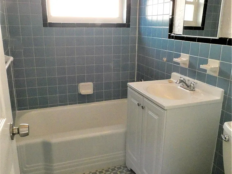 125 E King St — Photo 9