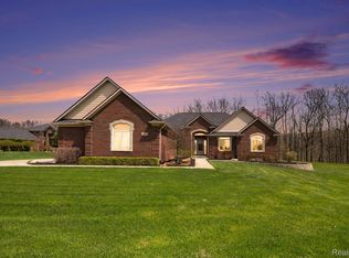 4912 Rosy Dr, Leonard, MI 48367