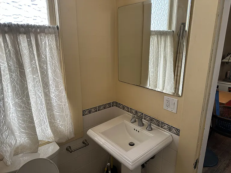 1626 Chestnut St — Photo 4