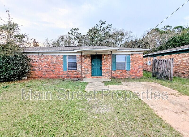 1st image of 905 Calhoun Ave #B