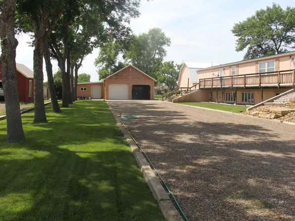 413 S Custer Ave, Terry, MT 59349